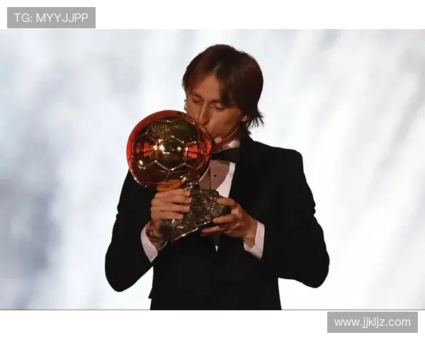 莫德里奇：顶级中场到金球奖得主的历史级跃升解析